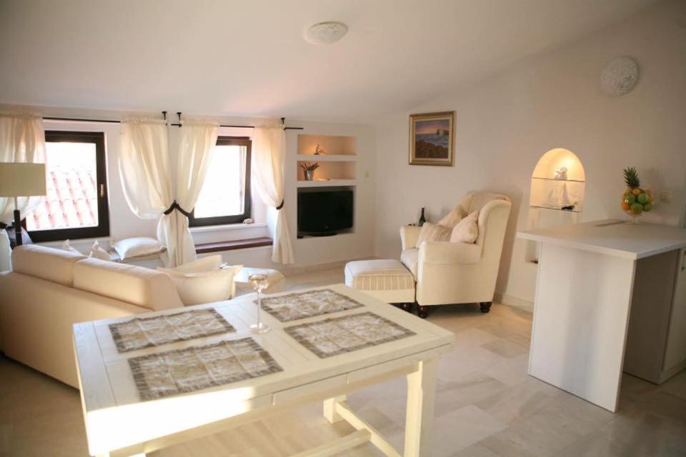 Apartments Filip & Viktoria In The Center Of Trogir Exteriör bild