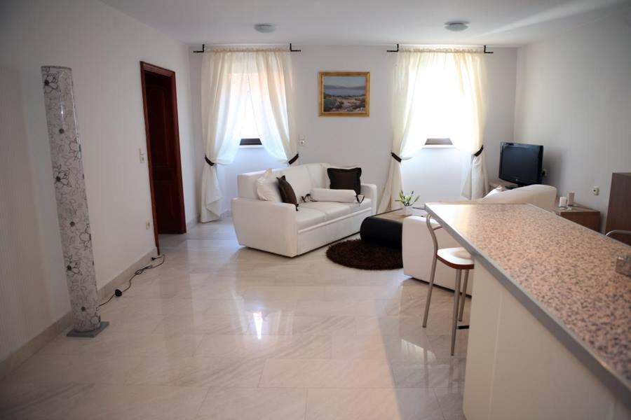 Apartments Filip & Viktoria In The Center Of Trogir Exteriör bild